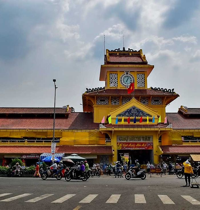 Binh Tay Market
